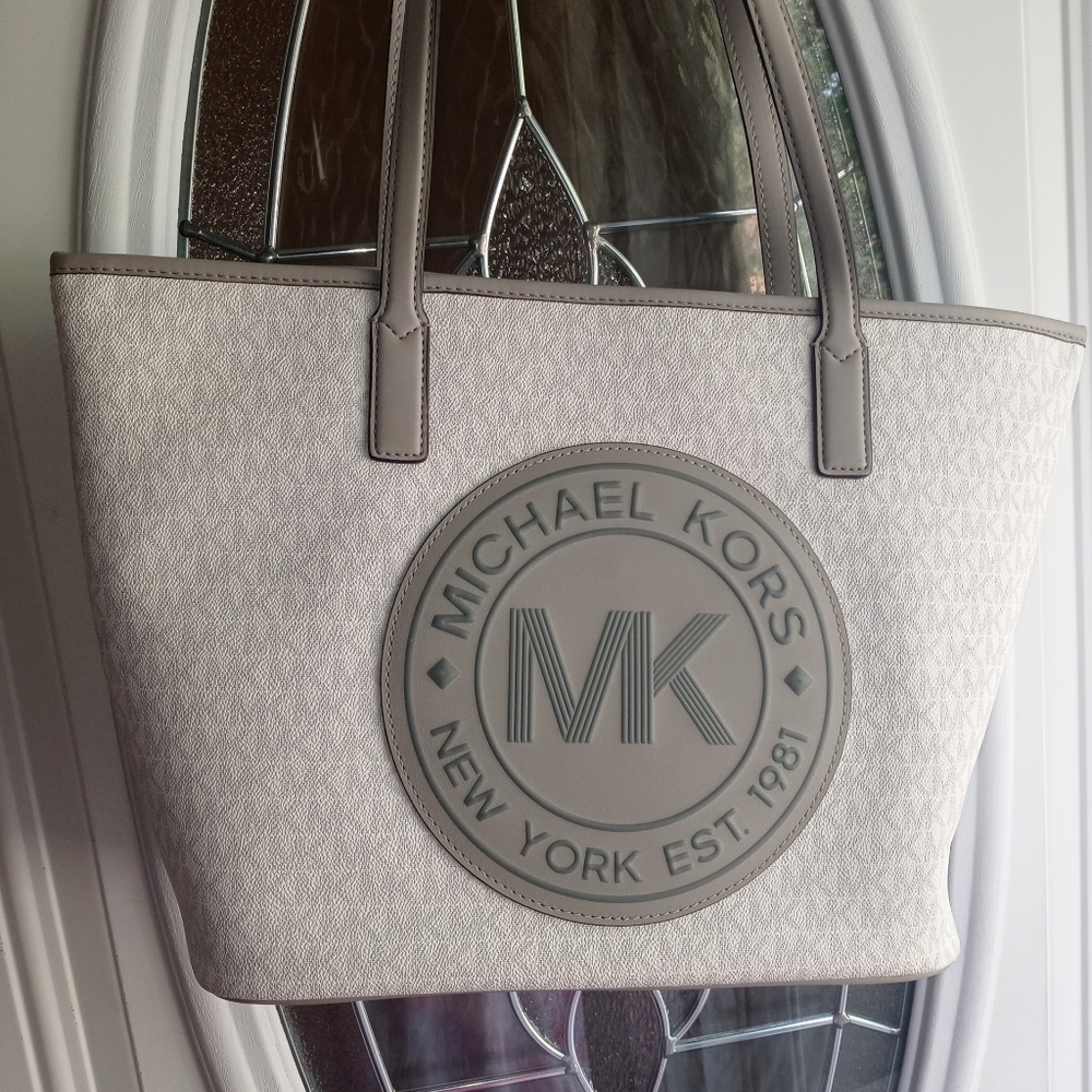 White/Grey signature Michael Kors tote.